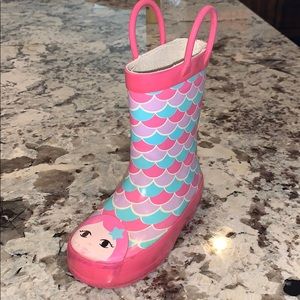 Mermaid rubber boots play condition